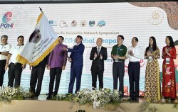 ​​​​​​​Chủ tịch UBND tỉnh Hoàng Xuân Ánh và Đoàn đại biểu Công viên địa chất Toàn cầu UNESCO Non nước Cao Bằng nhận cờ luân phiên đăng cai tổ chức Hội nghị Quốc tế lần thứ 8 năm 2024.