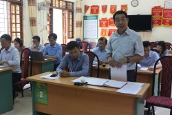 Lãnh đạo xã Mông Ân phát biểu tại buổi kiểm tra.