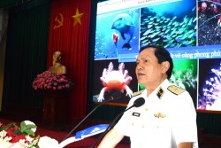 Chuẩn Đô đốc Phạm Văn Luyện, Phó Chủ nhiệm Chính trị Quân chủng Hải quân chia sẻ kinh nghiệm nâng cao chất lượng công tác tuyên truyền biển, đảo.