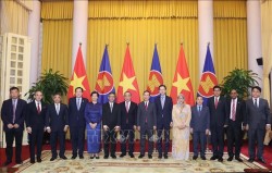 Chủ tịch nước Võ Văn Thưởng, Đại sứ các nước ASEAN và các đại biểu tham dự