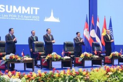 Thủ tướng Phạm Minh Chính, Thủ tướng Lào Sonexay Siphandone, Thủ tướng Campuchia Hun Sen và Tổng Thư ký Văn phòng Tài nguyên nước Thái Lan Surasi Kittimonton chủ trì hội nghị
