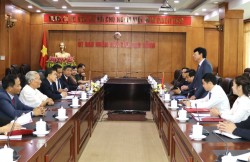Chủ tịch UBND tỉnh Hoàng Xuân Ánh phát biểu tại buổi tiếp xã giao