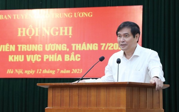 Đồng chí Phan Xuân Thủy phát biểu kết luận Hội nghị và định hướng công tác tuyên truyền thời gian tới