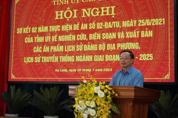 Phó Bí thư Thường trực Tỉnh uỷ, Chủ tịch HĐND tỉnh Triệu Đình Lê phát biểu khai mạc Hội nghị