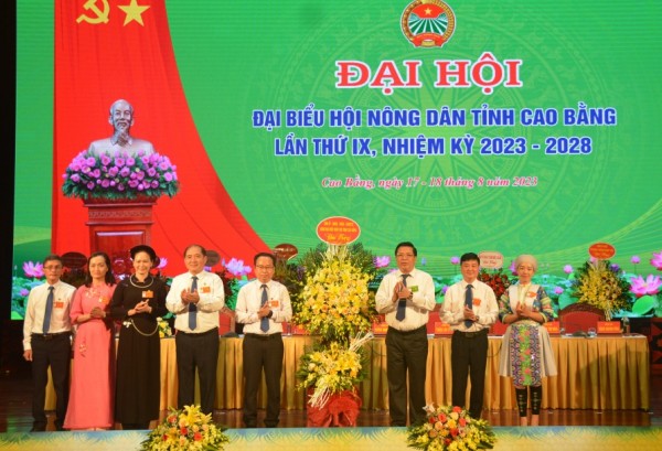 Bí thư Tỉnh ủy Trần Hồng Minh chúc mừng đại hội