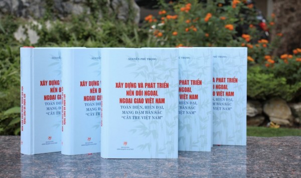 Bìa cuốn sách Xây dựng và phát triển nền đối ngoại, ngoại giao Việt Nam toàn diện, hiện đại, mang đậm bản sắc “cây tre Việt Nam” của Tổng Bí thư Nguyễn Phú Trọng