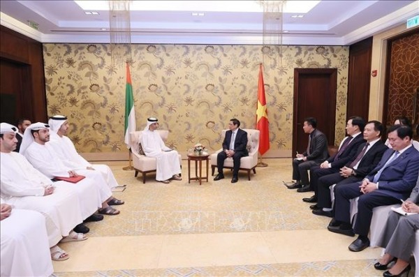 Thủ tướng Phạm Minh Chính tiếp Quốc vụ khanh phụ trách Thương mại quốc tế, Bộ Ngoại thương UAE và một số tập đoàn của UAE