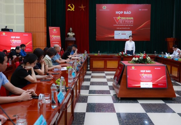Phó Chủ tịch Tổng Liên đoàn Lao động Việt Nam Ngọ Duy Hiểu phát biểu tại họp báo
