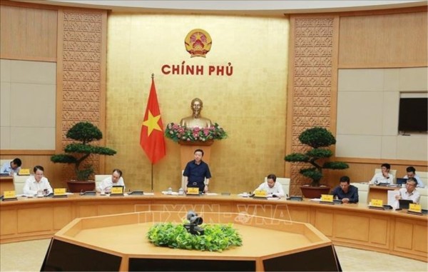 Phó Thủ tướng Trần Hồng Hà phát biểu chỉ đạo tại cuộc họp với một số bộ, ngành, địa phương