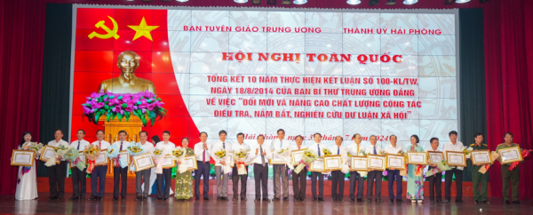 Hội nghị toàn quốc tổng kết 10 năm thực hiện Kết luận số 100-KL/TW của Ban Bí thư khoá XI