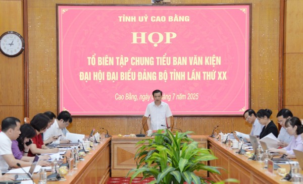 Họp Tổ biên tập chung Tiểu ban Văn kiện Đại hội đại biểu Đảng bộ tỉnh lần thứ XX