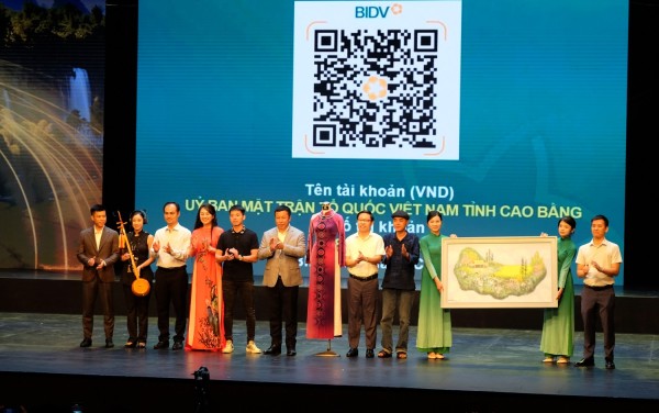 Chương trình nghệ thuật “Hoa nở sau mưa” gây quỹ ủng hộ nhân dân tỉnh Cao Bằng
