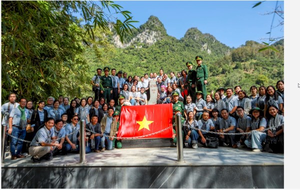 'Chạm' cột mốc 836 (2), chứng kiến lễ chào cờ đặc biệt ở biên giới Cao Bằng