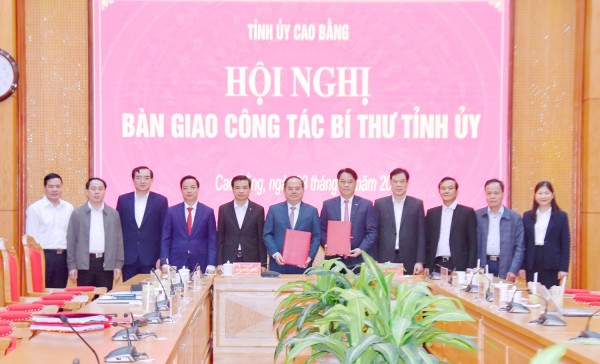 Hội nghị bàn giao công tác Bí thư Tỉnh ủy