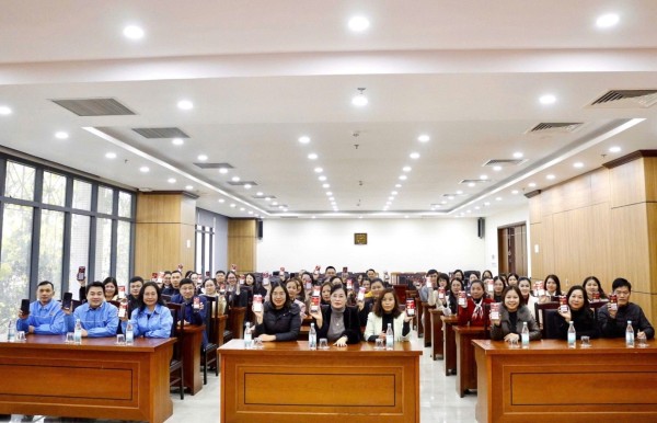 Không khí sôi nổi hưởng ứng Cuộc thi trắc nghiệm trực tuyến  tìm hiểu về “Hành trình tìm đường cứu nước, giải phóng dân tộc  của Chủ tịch Hồ Chí Minh” và “Bác Hồ với Cao Bằng”