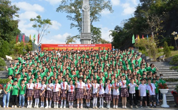 Thiếu nhi Cao Bằng tiếp bước hành trình theo chân Bác