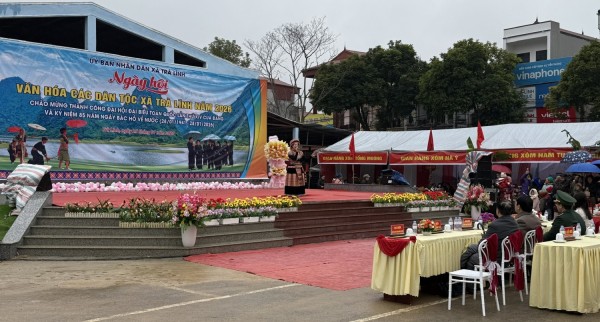 Lãnh đạo Ban Tuyên giáo và Dân vận Tỉnh ủy dự Ngày hội văn hóa các dân tộc xã Trà Lĩnh