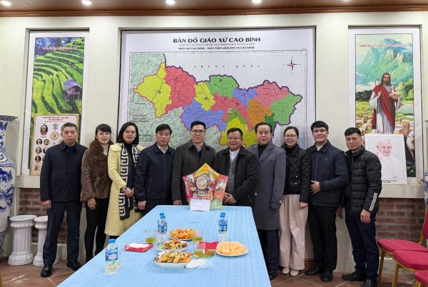 Đoàn công tác liên ngành đến thăm, chúc tết Tại Giáo xứ Cao Bình và Giáo xứ Thanh Sơn