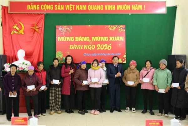 11 02 tang qua Picture1