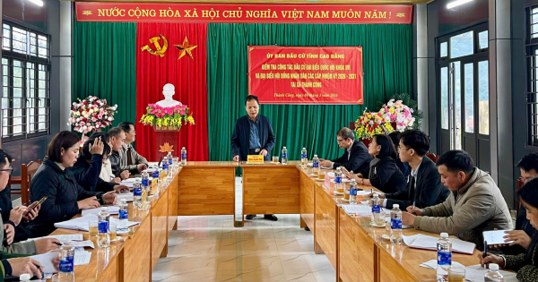 Trưởng Ban Tuyên giáo và Dân vận Tỉnh uỷ Nông Thanh Tùng kiểm tra công tác chuẩn bị bầu cử