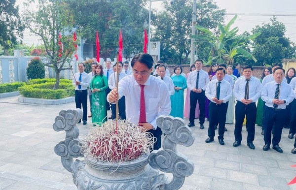 Bí thư Tỉnh ủy Phan Thăng An dâng hương, dâng hoa tưởng niệm đồng chí Hoàng Đình Giong