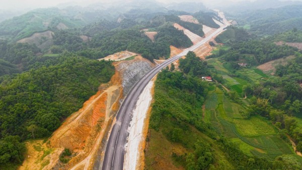 Cao tốc đi qua, giá trị tăng thêm thuộc về ai?