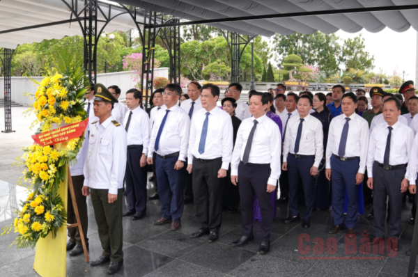 Đoàn đại biểu tỉnh dâng hương tri ân các Anh hùng liệt sĩ tại Quảng Trị