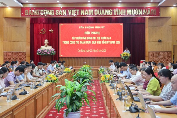 Gần 150 lãnh đạo, cán bộ, công chức thuộc các cơ quan tham mưu, giúp việc Tỉnh ủy được tập huấn ứng dụng trí tuệ nhân tạo