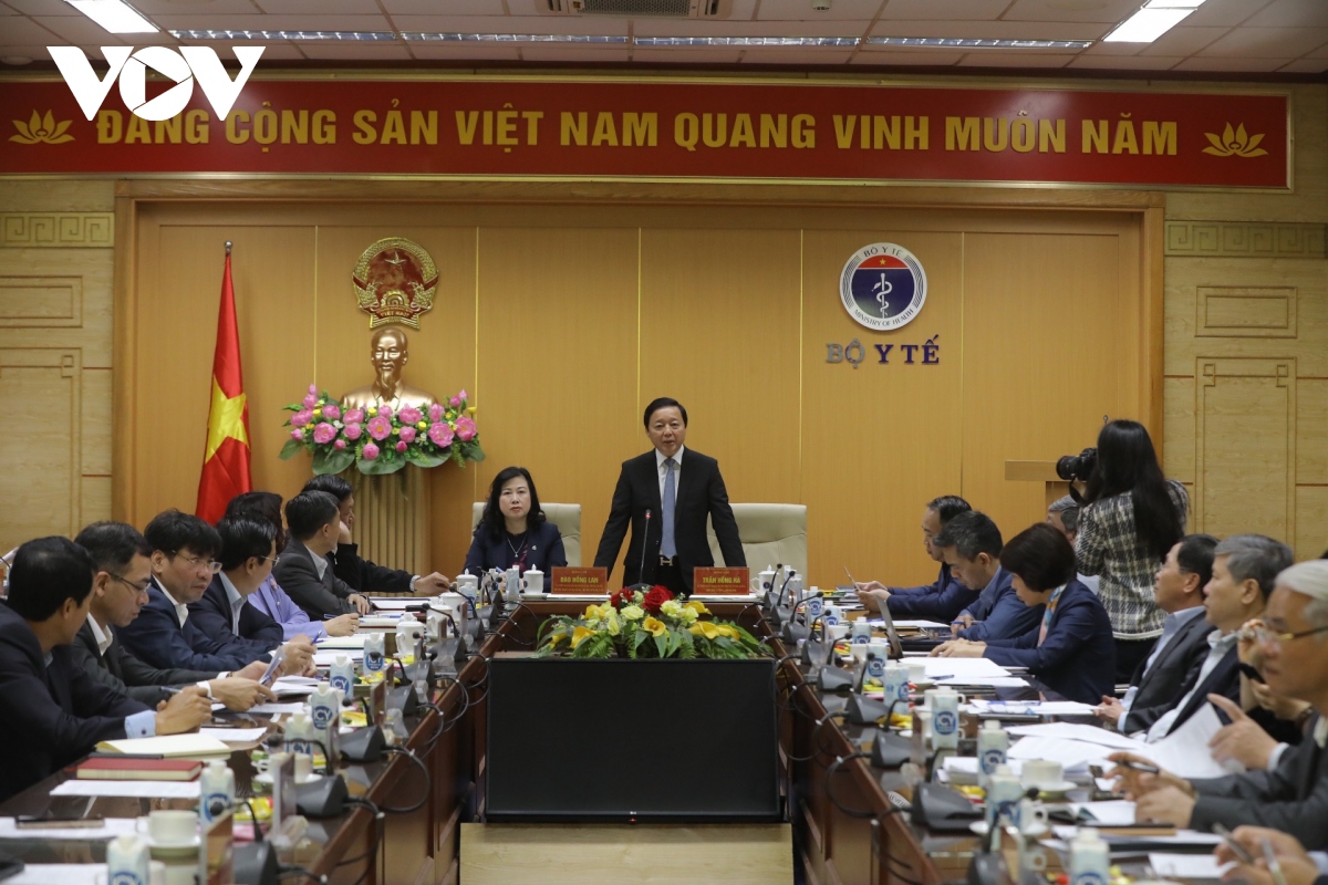 Phó Thủ tướng Trần Hồng Hà làm việc với lãnh đạo Bộ Y tế, một số bệnh viện lớn và Sở Y tế các địa phương