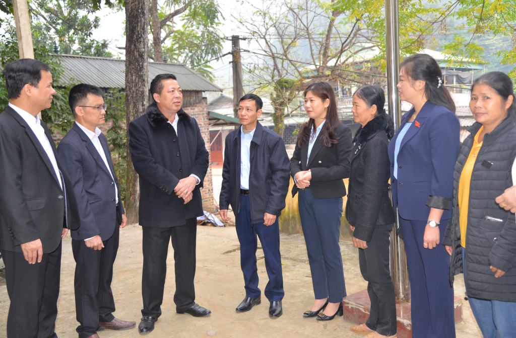 Đoàn đại biểu Quốc hội tỉnh nói chuyện với cử tri huyện Hà Quảng