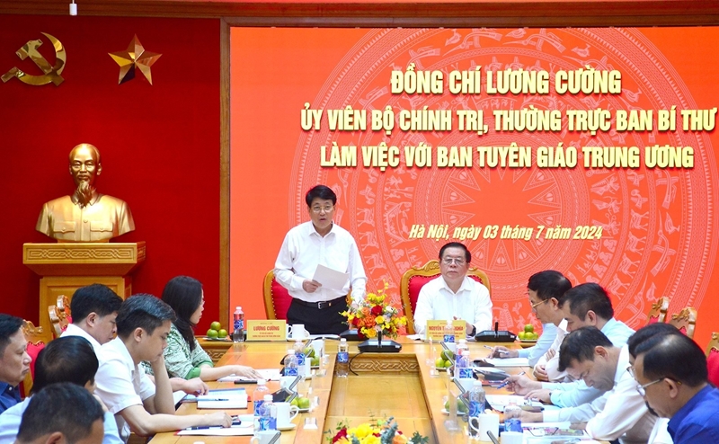 Đồng chí Lương Cường, Ủy viên Bộ Chính trị, Thường trực Ban Bí thư phát biểu chỉ đạo tại buổi làm việc