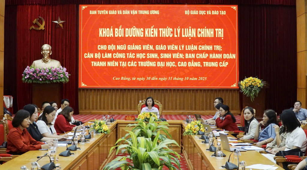 Các đại biểu tham dự tại điểm cầu của tỉnh.