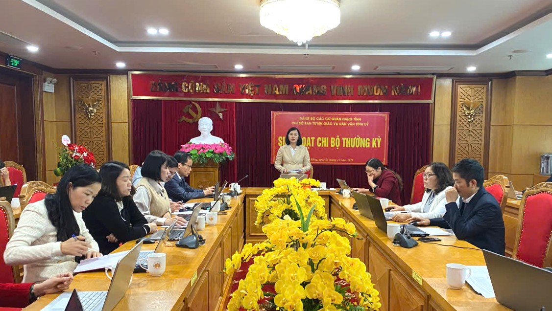 Toàn cảnh buổi sinh hoạt Chi bộ Ban Tuyên giáo và Dân vận Tỉnh uỷ tháng 12/2025.