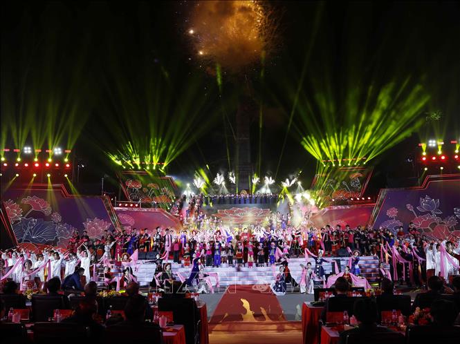 vna potal tong bi thu du chuong trinh ky niem 85 nam ngay bac ho ve nuoc truc tiep lanh dao cach mang viet nam “hai tay xay dung mot son ha” stand 3