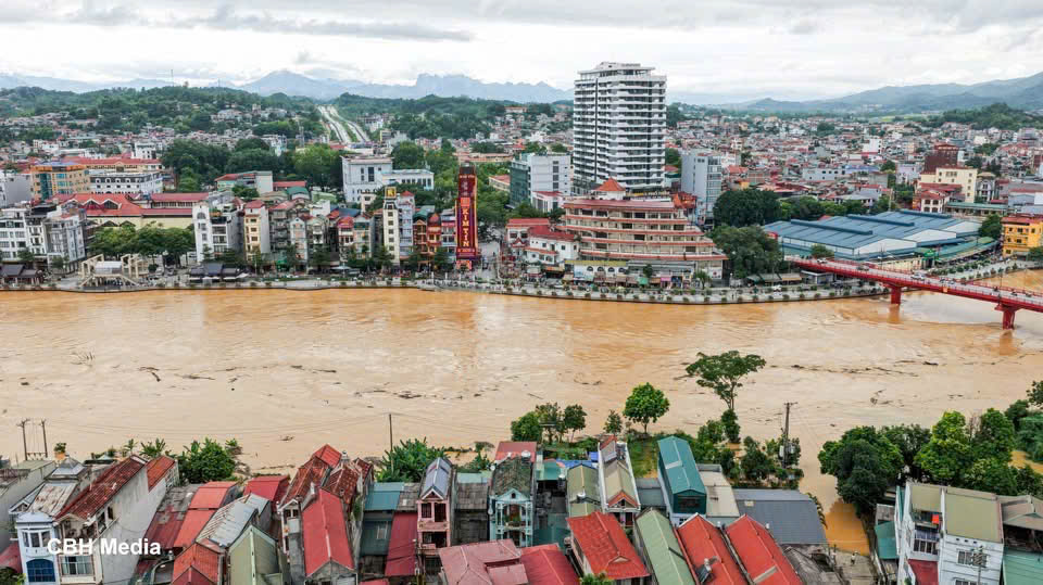 Tập trung lãnh đạo, chỉ đạo khẩn cấp ứng phó mưa lớn, lũ quét, sạt lở đất, ngập úng; bảo đảm an toàn tính mạng, tài sản của Nhân dân
