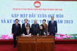 Các ban, đơn vị Cơ quan Ủy ban Trung ương MTTQ Việt Nam ký kết giao ước thi đua năm 2023