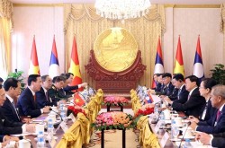 Chủ tịch nước Võ Văn Thưởng và Tổng Bí thư, Chủ tịch nước Lào Thongloun Sisoulith chủ trì cuộc hội đàm giữa Đoàn đại biểu cấp cao hai nước