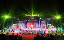 Tiết mục nghệ thuật chào mừng trong đêm khai mạc Lễ hội Đền Hùng và kỷ niệm 20 năm Công ước 2003 của UNESCO.
