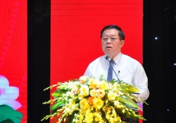 Đồng chí Nguyễn Trọng Nghĩa, Bí thư Trung ương Đảng, Trưởng Ban Tuyên giáo Trung ương phát biểu chỉ đạo tại Hội nghị