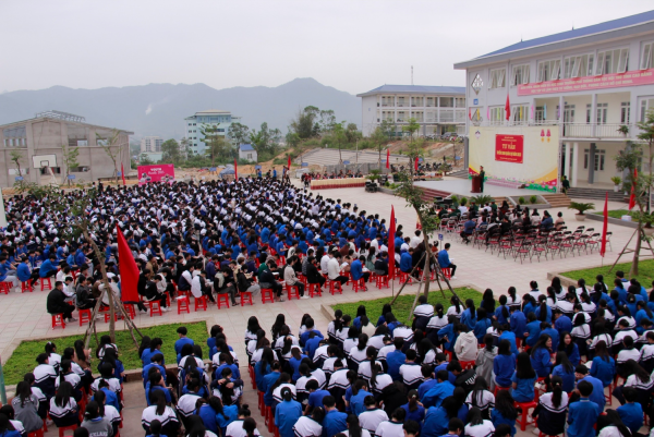 Ảnh toàn cảnh Trường Phổ thông Dân tộc Nội trú tỉnh Cao Bằng trong buổi tư vấn tuyển sinh Quân sự (ngày 08/4/2023)