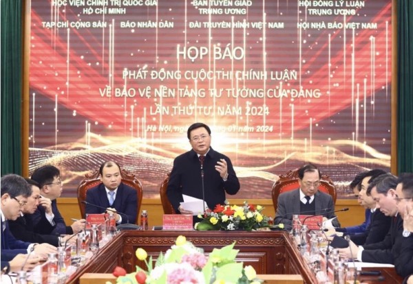Ông Nguyễn Xuân Thắng, Ủy viên Bộ Chính trị, Giám đốc Học viện Chính trị Quốc gia Hồ Chí Minh, Trưởng ban chỉ đạo cuộc thi phát biểu