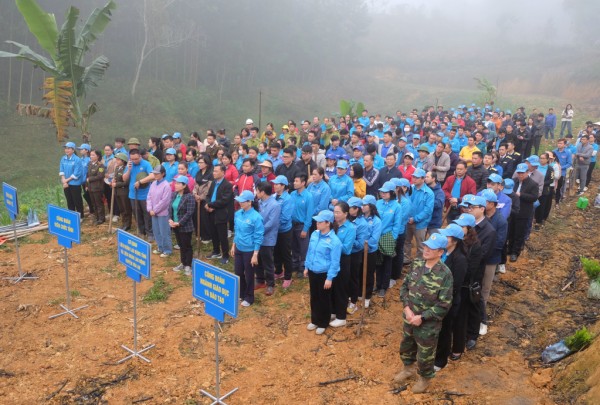 Các đại biểu và đoàn viên, người lao động tham dự Lễ phát động "Tết trồng cây đời đời nhớ ơn Bác Hồ" Xuân Giáp Thìn 2024.