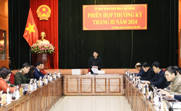 Chủ tịch UBND tỉnh Hoàng Xuân Ánh kết luận phiên họp