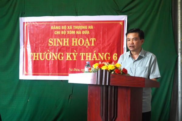 Trưởng Ban Tuyên giáo Tỉnh uỷ Bế Thanh Tịnh dự sinh hoạt tại Chi bộ xóm Nà Đứa, xã Thượng Hà (Bảo Lạc)