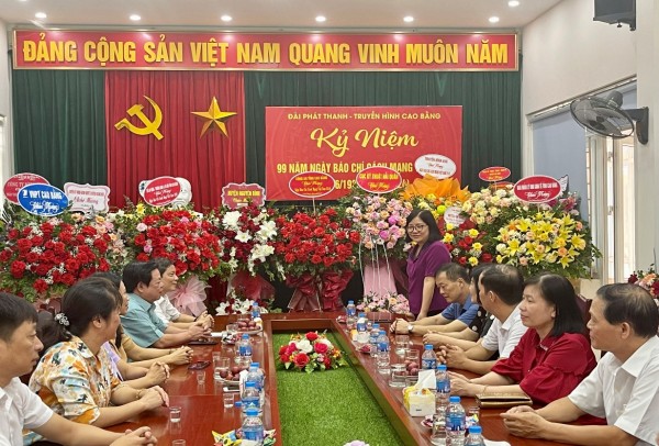 Lãnh đạo Ban Tuyên giáo Tỉnh uỷ Cao Bằng thăm và chúc mừng các cơ quan báo chí nhân kỷ niệm 99 năm Ngày Báo chí Cách mạng Việt Nam