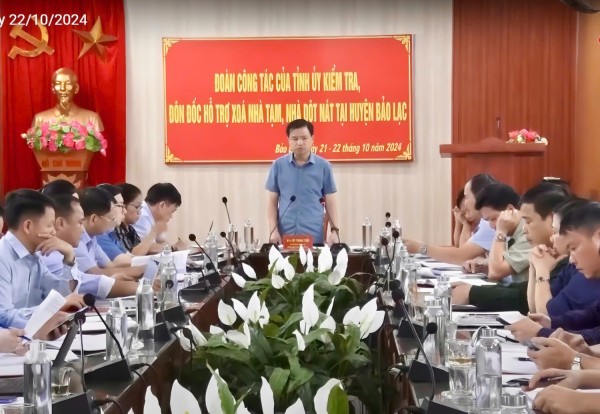Đoàn công tác của Tỉnh kiểm tra, đôn đốc việc thực hiện hỗ trợ xoá nhà tạm, nhà dột nát tại huyện Bảo Lạc.