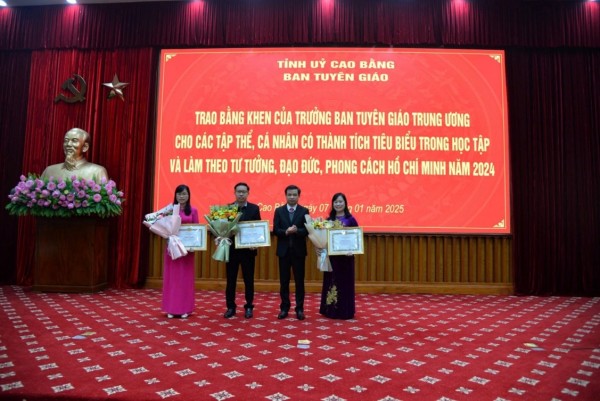 Cao Bằng đẩy mạnh học tập và làm theo tư tưởng, đạo đức, phong cách Hồ Chí Minh