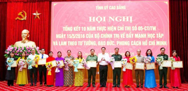 Học và làm theo Bác đi vào chiều sâu