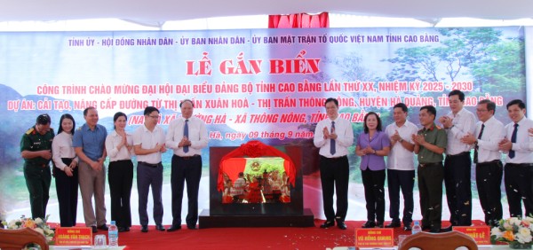 Gắn biển Công trình cải tạo, nâng cấp đường nối xã Trường Hà - xã Thông Nông chào mừng Đại hội đại biểu Đảng bộ tỉnh lần thứ XX, nhiệm kỳ 2025 - 2030