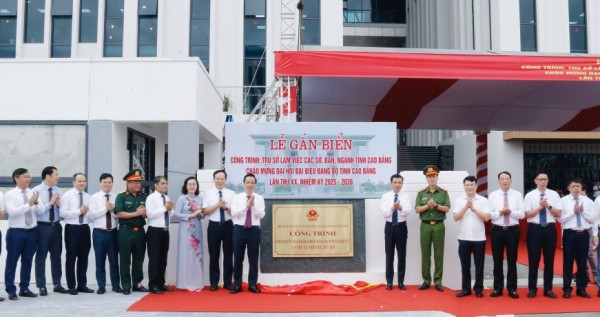 Gắn biển Công trình trụ sở làm việc các sở, ban, ngành tỉnh chào mừng Đại hội đại biểu Đảng bộ tỉnh lần thứ XX, nhiệm kỳ 2025 - 2030
